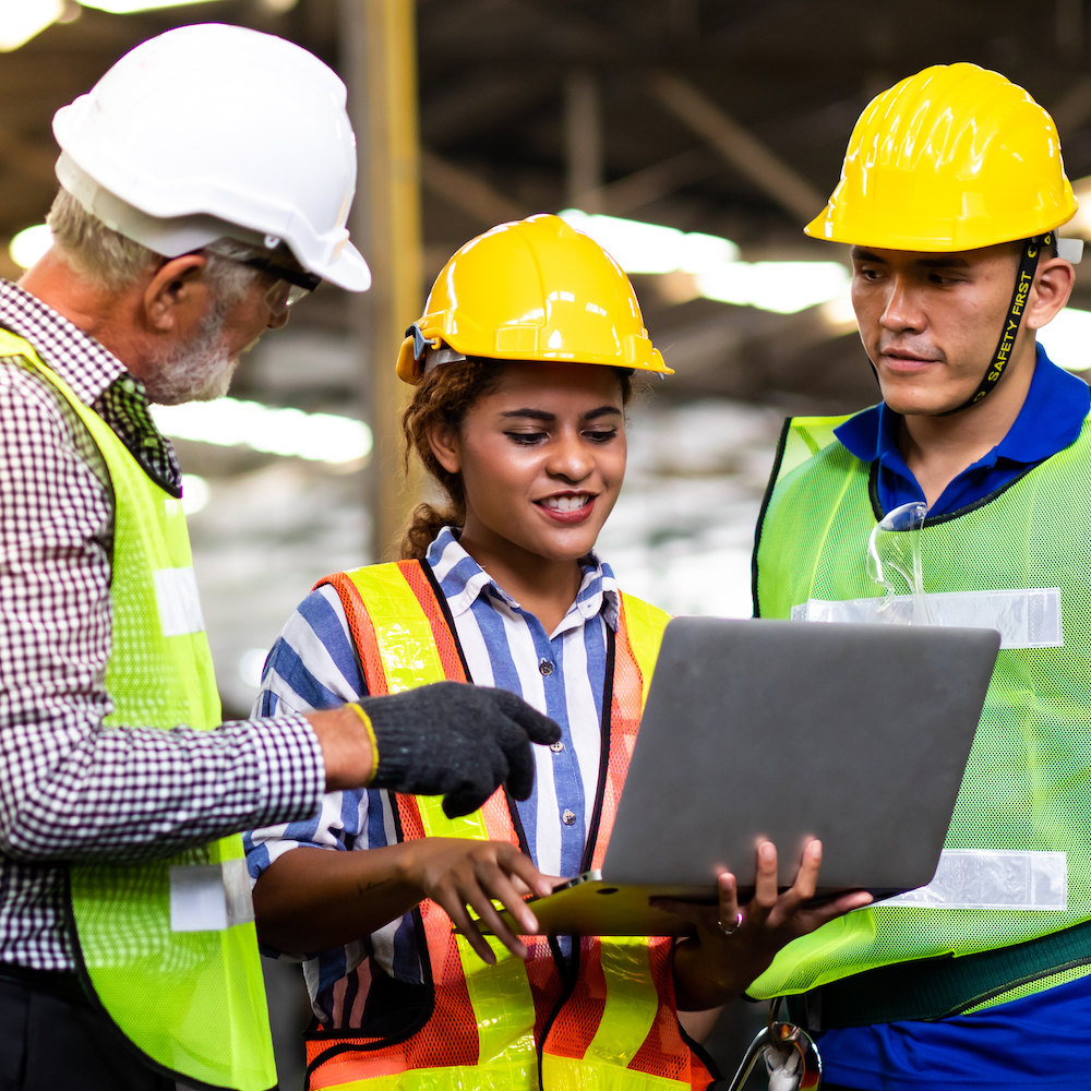 Professional,Mechanical,Engineer,Team,Working,On,Personal,Computer,At,Metal